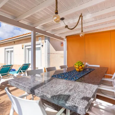 Casa Almendra - Private Pool - Ocean View - Bbq - Garden - Terrace - Free Wifi - Child & Pet-friendly - 4 Bedrooms - 8 People Casa de Férias La Listada